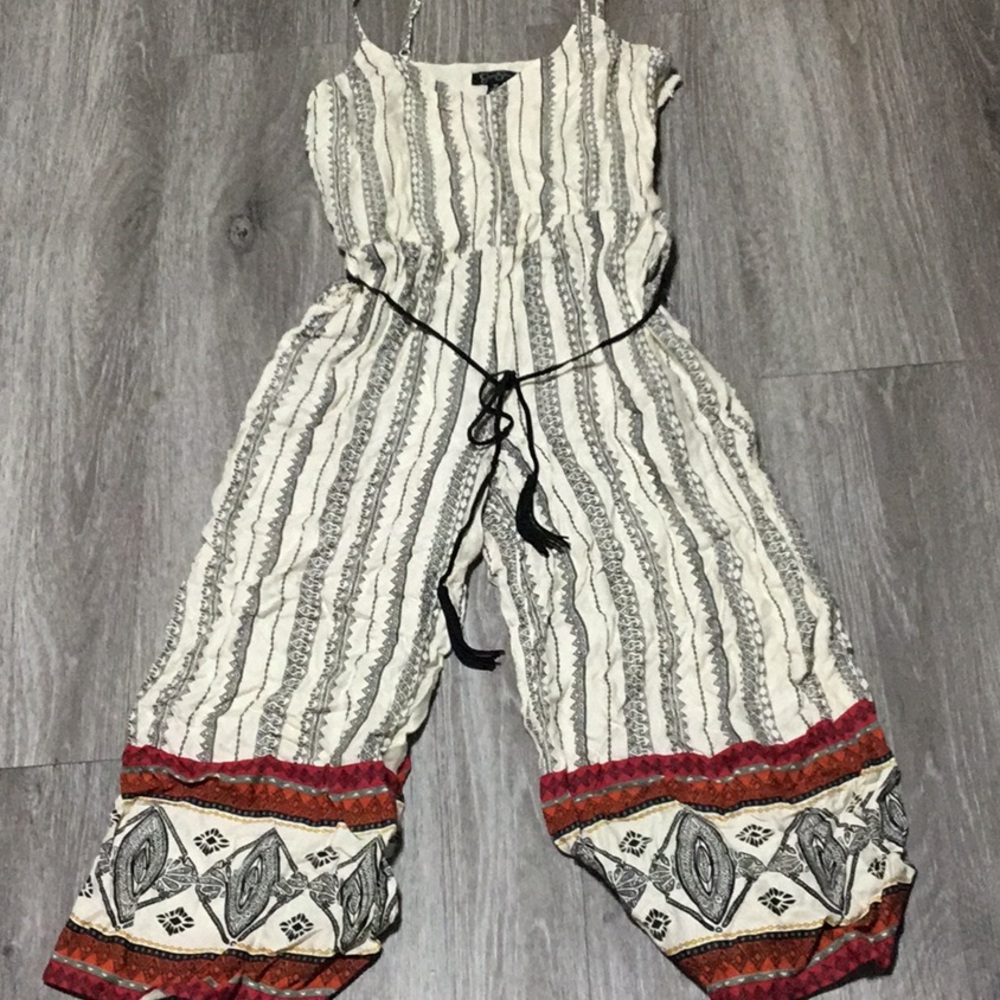 Jessica Simpson Black and White Jumpsuit with Wide-Leg Design